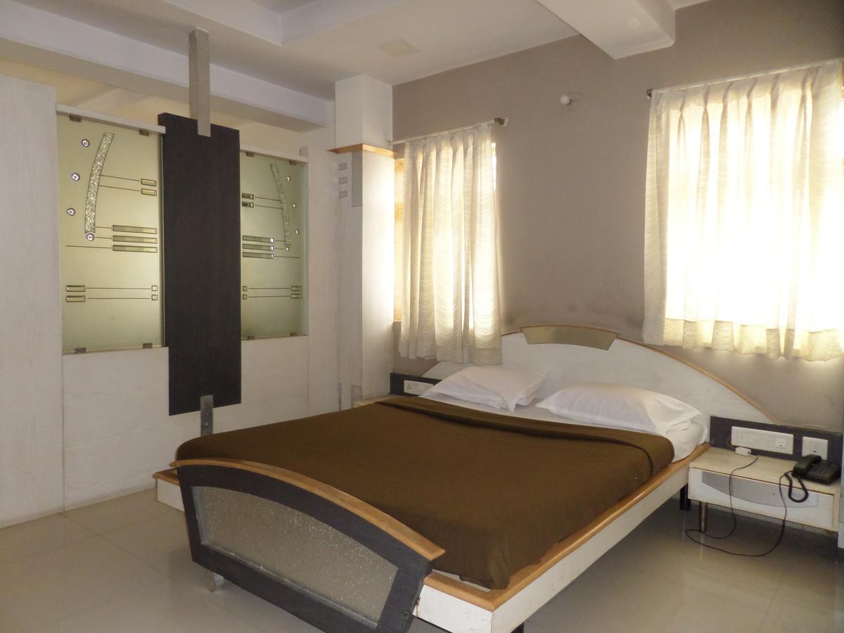 Hotel Sadanand Sāngli Exterior foto
